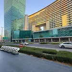 Iconic Studio Canal & Burj View Central, Scenic Serene