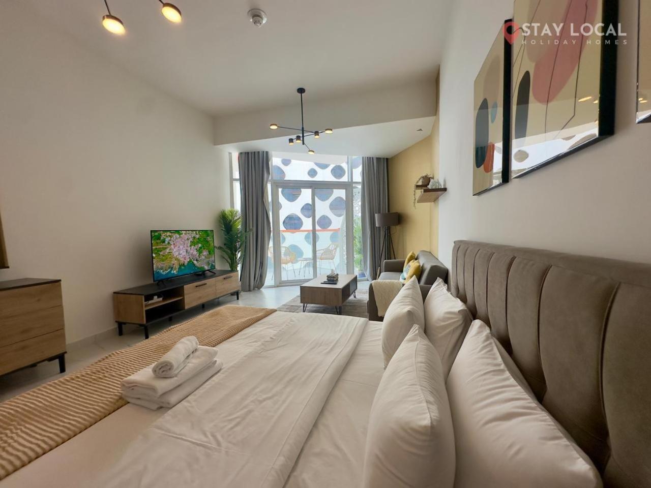 Iconic Canal & Burj View Central, Scenic Serene Apartment *