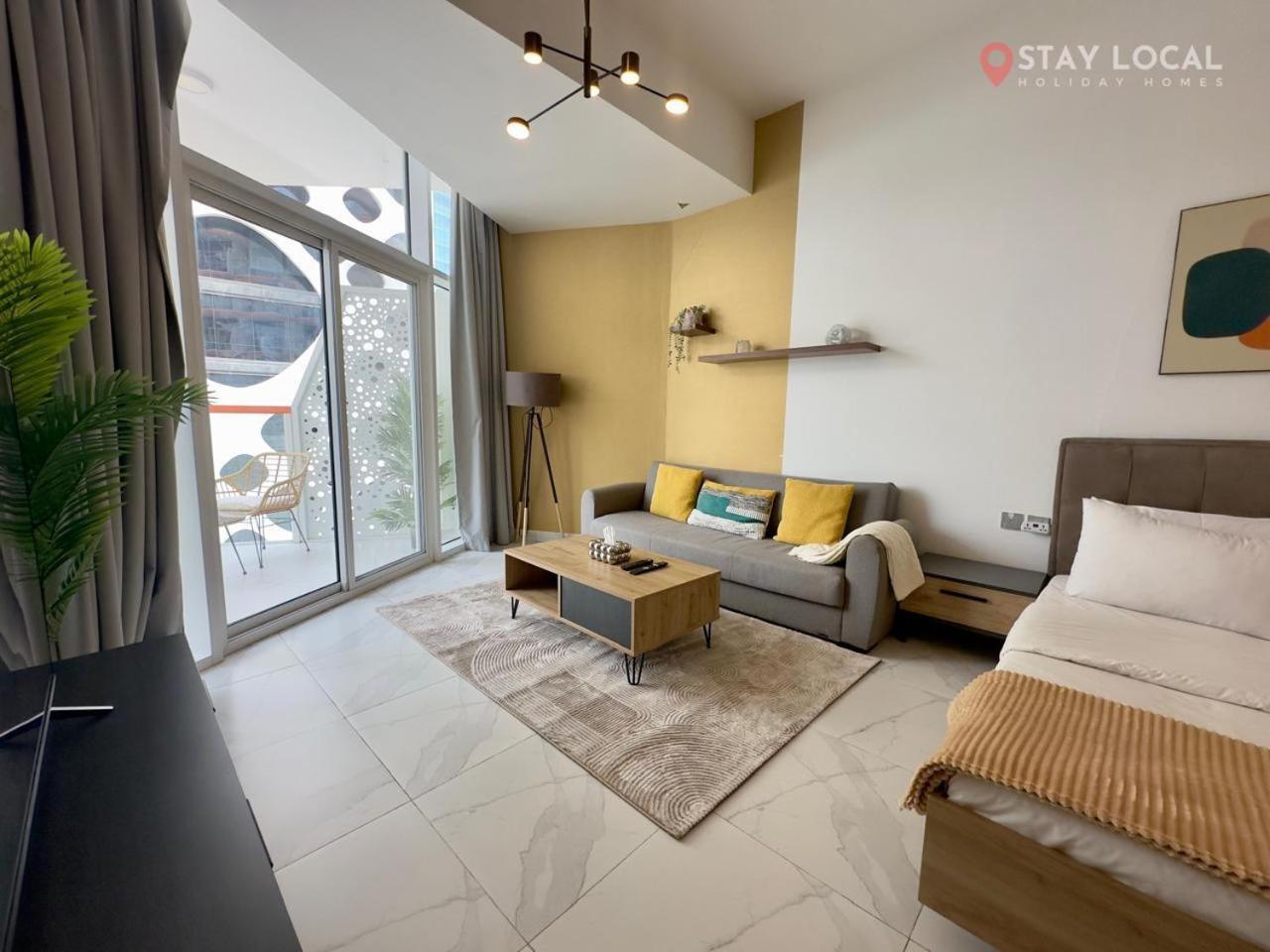 Iconic Canal & Burj View Central, Scenic Serene Apartment Dubai