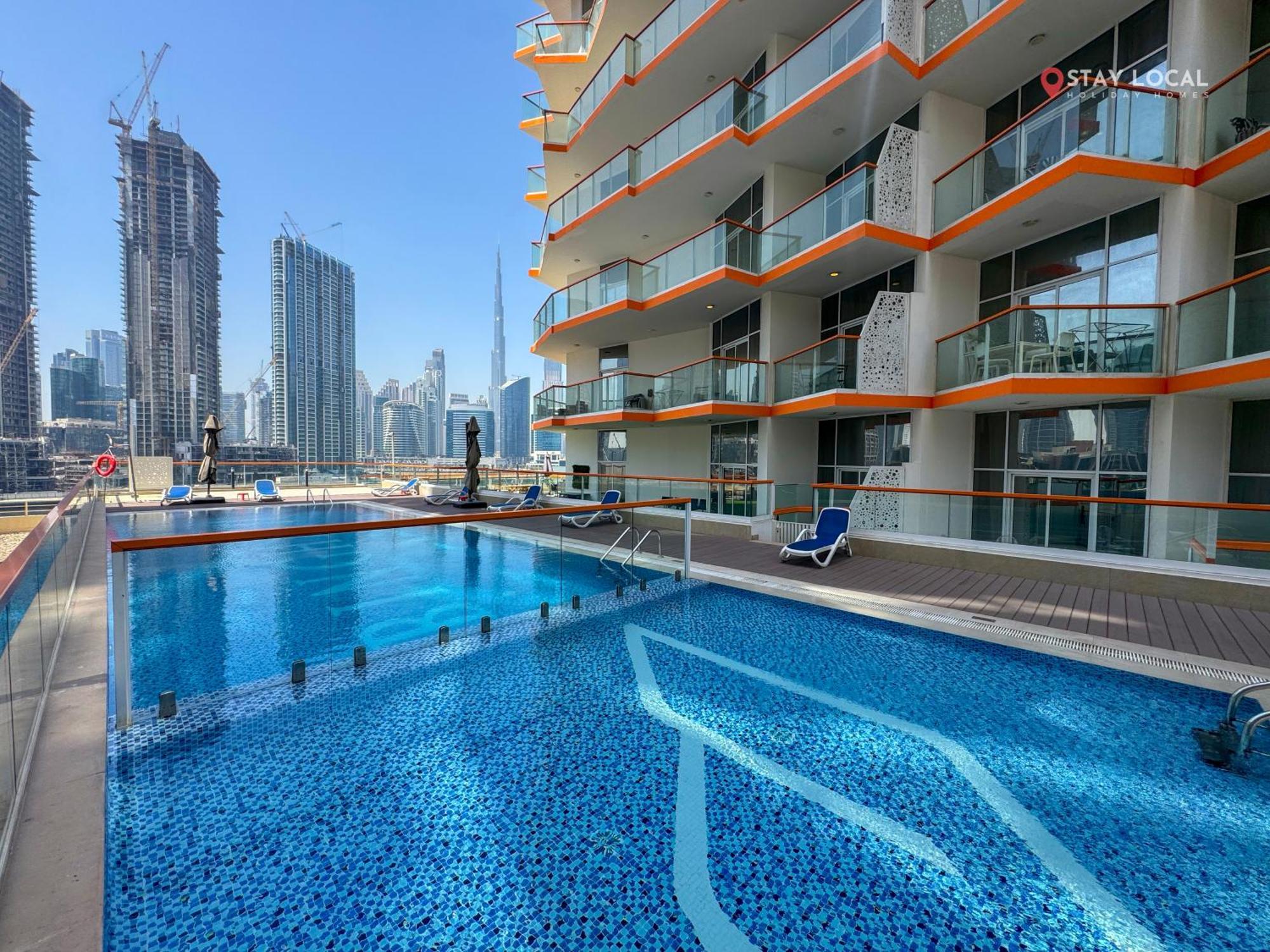 Iconic Canal & Burj View Central, Scenic Serene Apartment