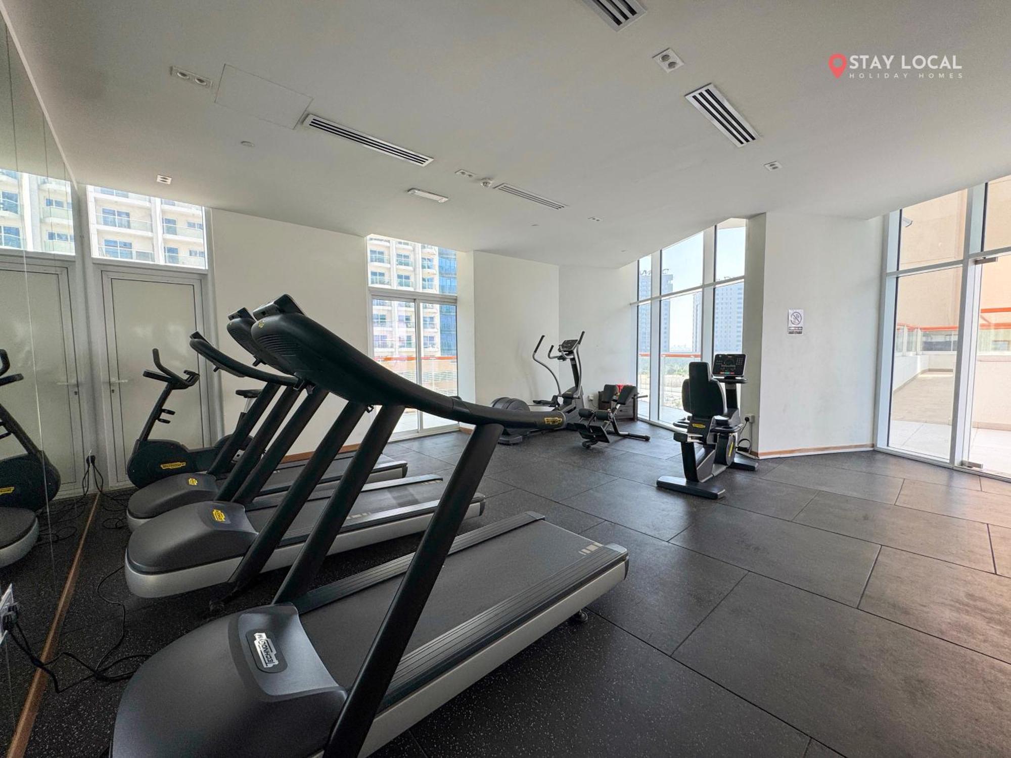 Apartment Iconic Canal & Burj View Central, Scenic Serene