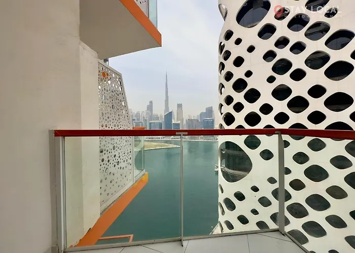 Iconic Studio Canal & Burj View Central, Scenic Serene