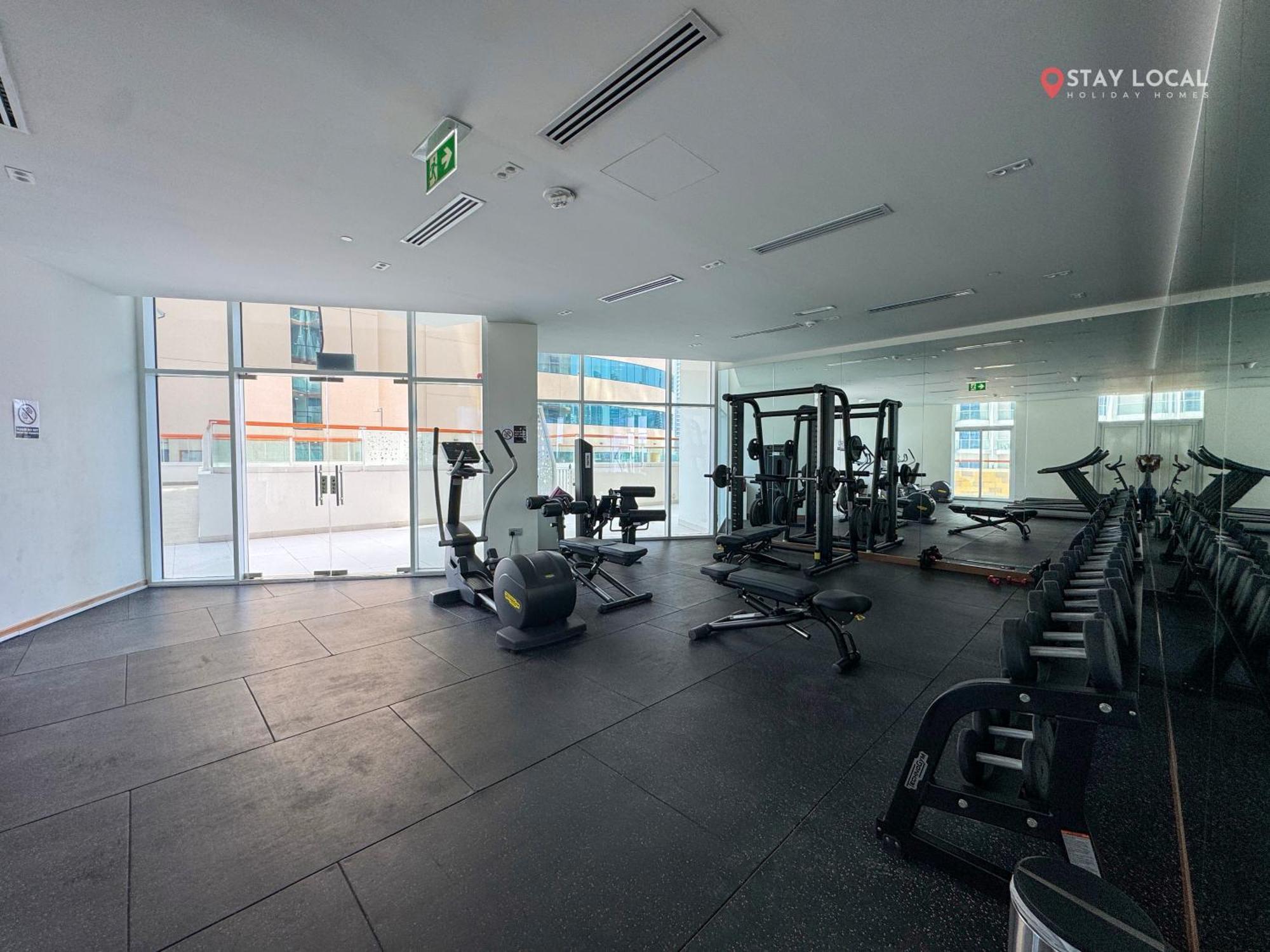 Iconic Canal & Burj View Central, Scenic Serene Apartment *